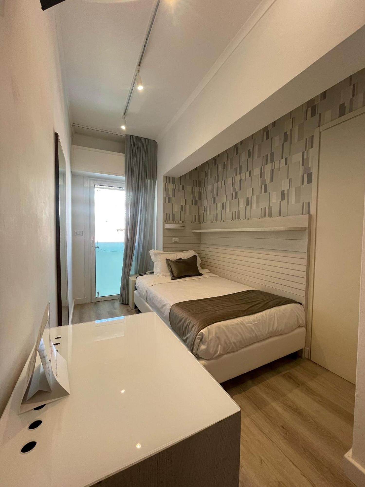 Club Hotel Riccione Exterior foto